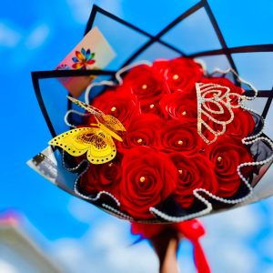 25count satin red rose bouquet + tiara+ 1butterfly+gold pearls +black and white pearl wrap