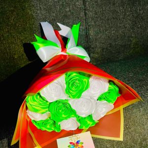 15-count-green-and-white-satin-rose-bouquet